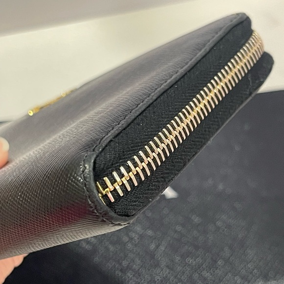 Authentic Prada Saffiano Black Zippy Wallet - Picture 5 of 9